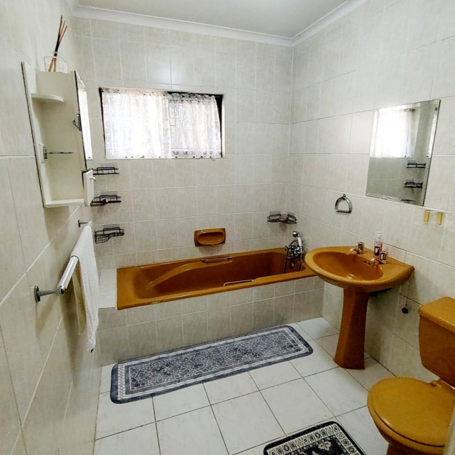 5 Bedroom Property for Sale in Vincent Heights Eastern Cape
